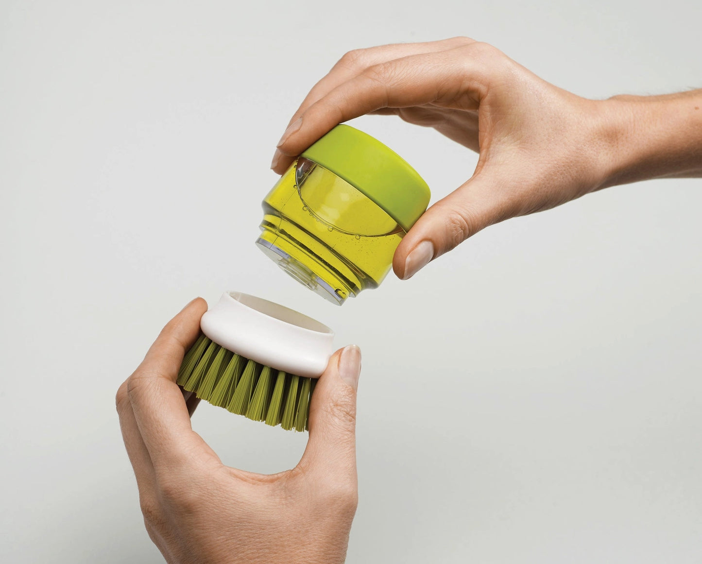 CleanBrush™ - Spülbürste mit Seifenspender
