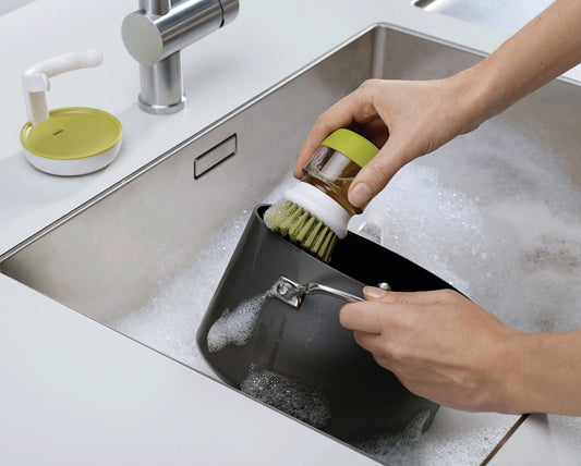 CleanBrush™ - Spülbürste mit Seifenspender